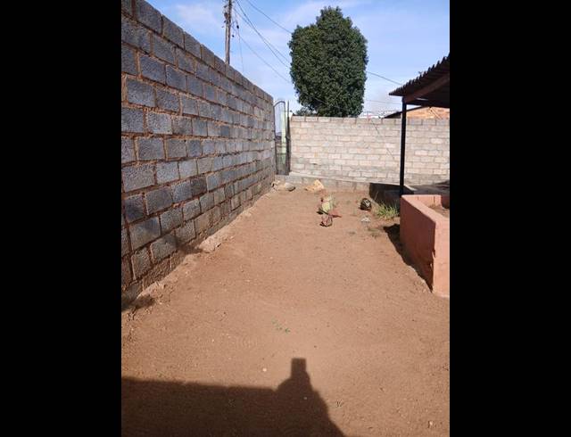 6 BEDROOM HOUSE FOR SALE IN DUBE